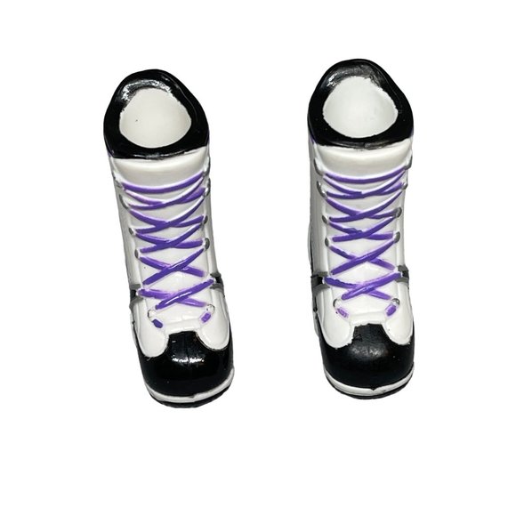 MGA Bratz Doll Pair Feet Shoes White & Black Ski SNOW BOOT - Picture 1 of 4